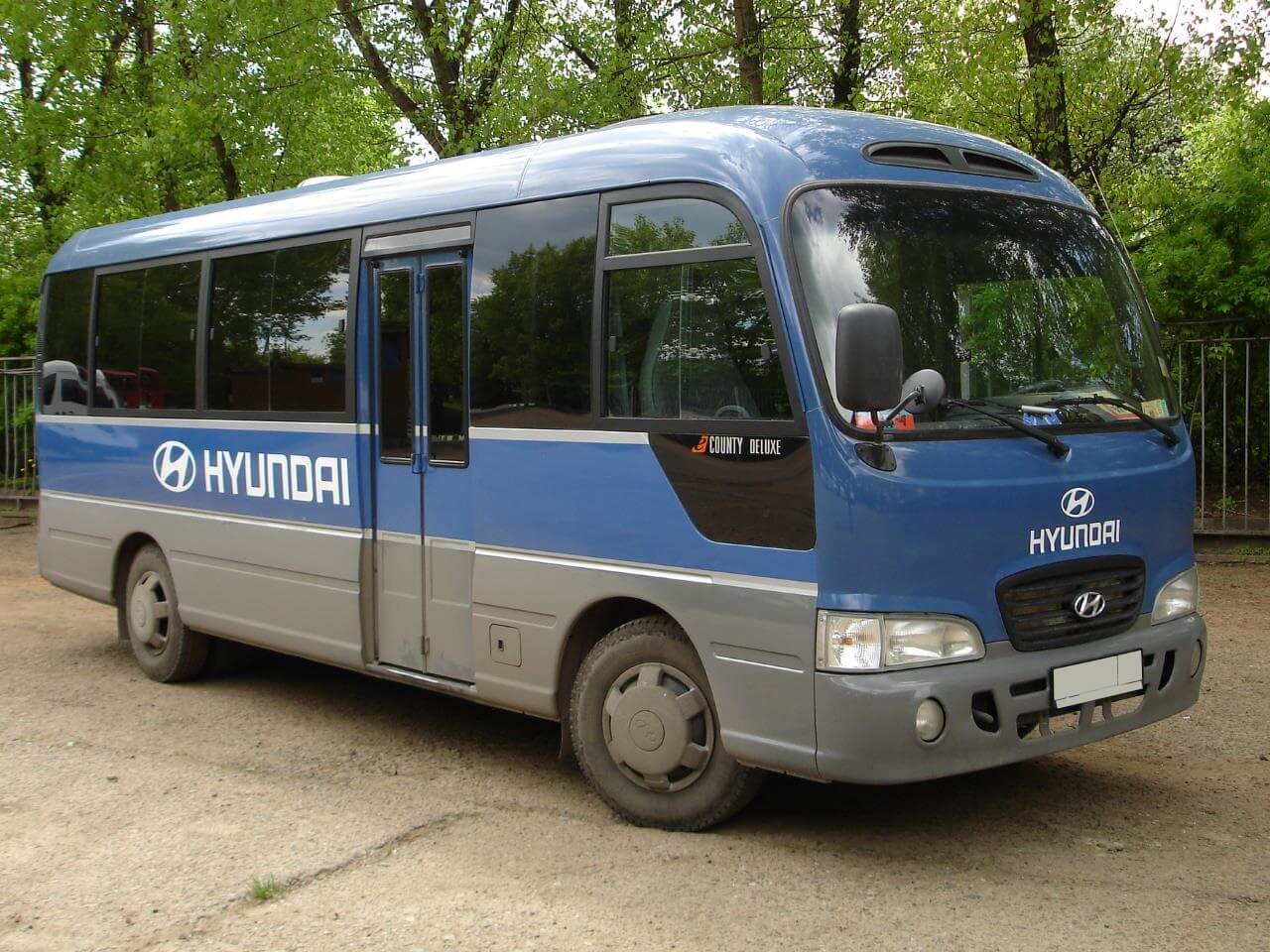 Hyundai County Deluxe Hyundai County Deluxe